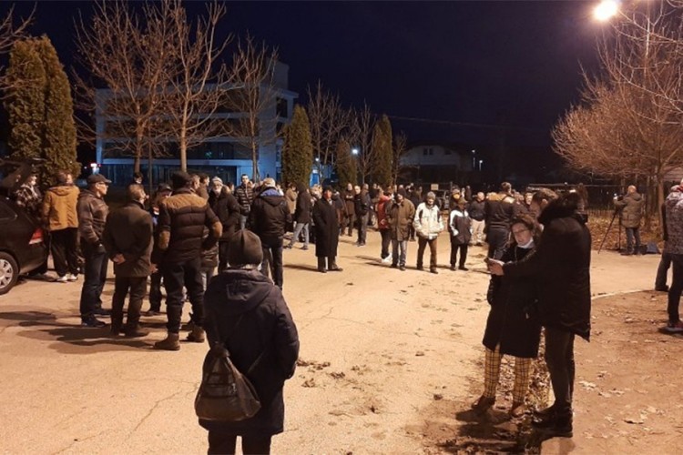 Građani i policija ponovo spriječili ulazak migranta u "Biru"
