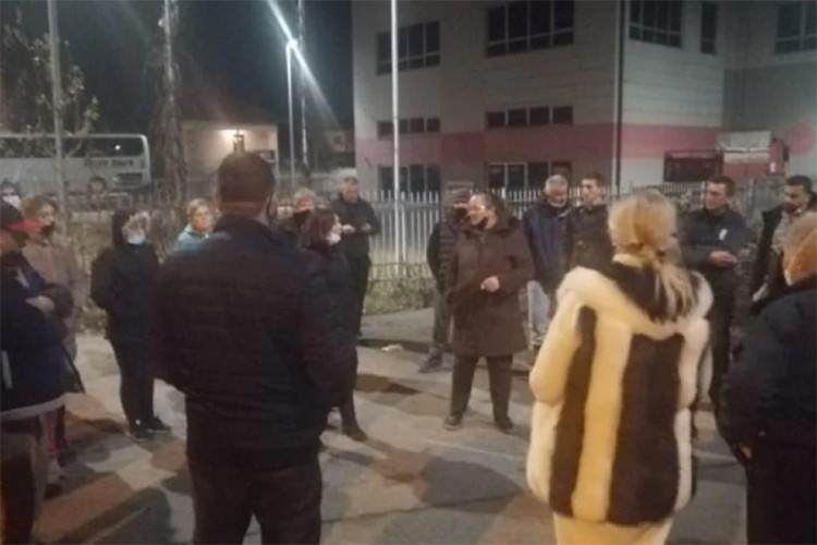 Građani Blažuja protestuju zbog prisustva migranata
