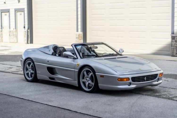 Šekil Onil prodaje svoj Ferrari F355 Spider