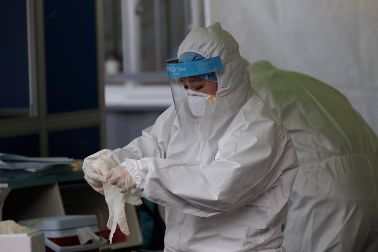 U Velikoj Britaniji počela ispitivanja novog lijeka koji blokira razvoj kovida