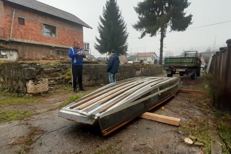 Mensur Unkić izgubljenu lađu pronašao nasukanu na riječnoj adi