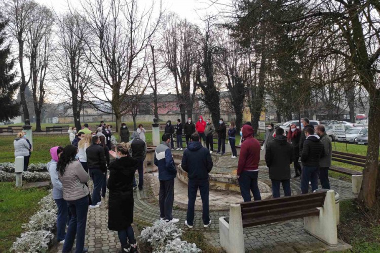 Protestno okupljanje zbog kašnjenja plata Zavodu "Dr Miroslav Zotović"