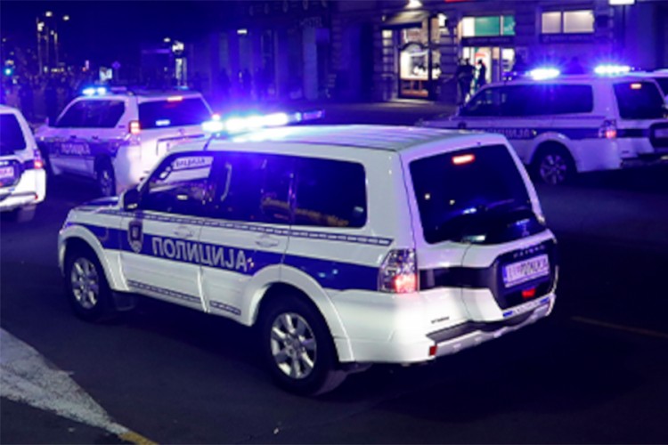 Presreli vozilo s novcem, oteli kasu i pobjegli u autu bh. tablica