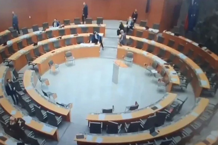 Slovenački parlamentarci bježali iz sale kad je zemljotres pogodio Hrvatsku