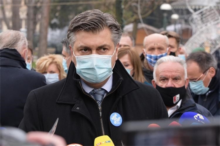 Plenković u Petrinji: Niko ne zna ima li još žrtava zemljotresa