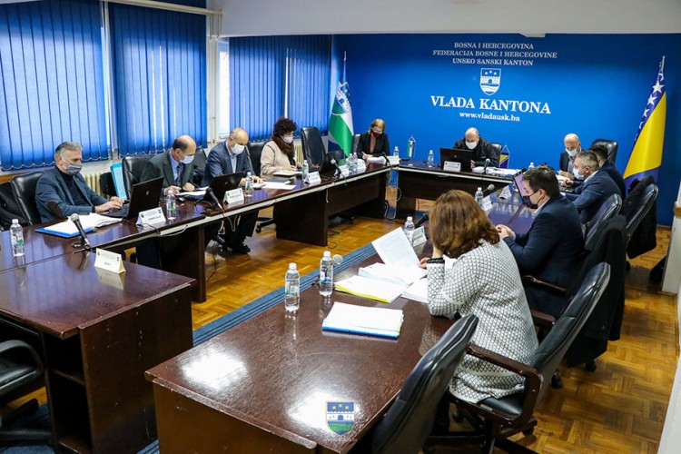 Vlada USK uvodi red u obrazovanje odraslih i izdavanje diploma