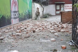 Za više od 10 centimetara spustilo se tlo u Petrinji
