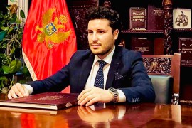 "Đukanović sebi dao žuti karton, smijenićemo ga ako prekrši Ustav"