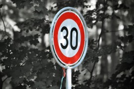 Brisel ograničio brzinu na 30 km/h, kazna i oduzimanje vozila