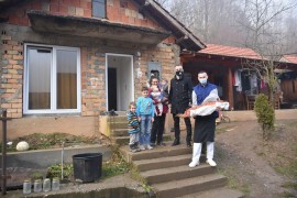 Božićne pečenice za 20 socijalno ugroženih porodica sa područja ...