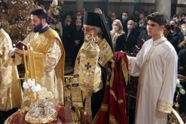 Vladika Jefrem: Da radost božićna uđe, prije svega, u srca ljudi