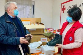 Umičević donirao Crvnom krstu 150 pari cipela i prvi odbornički ...