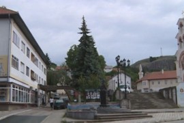 Radnici Komusa obustavili rad