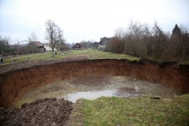 Rupe nakon zemljotresa na Baniji se svakodnevno šire