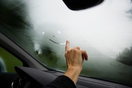 Zamagljeni prozori na automobilu su stvar prošlosti, postoji rješenje