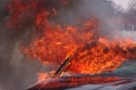 Zapalio se automobil u vožnji