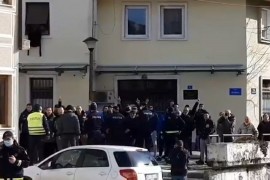 Cetinjani dočekali Krivokapića i ministre uvredama