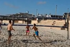 Đoković imitirao Ronaldinja pa se zabio u mrežu