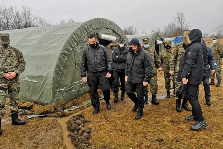 Ministar dočekan protestima, migranti ostaju u "Lipi"
