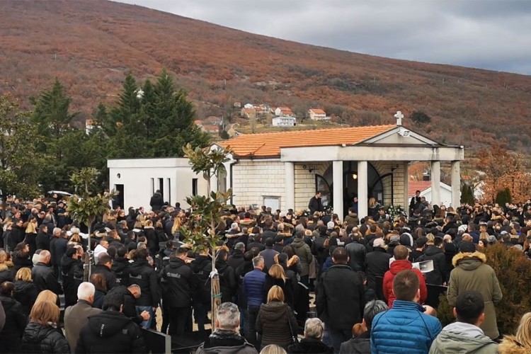 Suze i bol na sahrani Stjepana Jukića: "U novoj godini došao glas smrti"