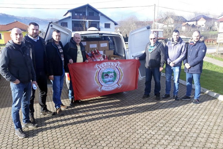 Udruženje Grmeč: Božićni paketi za srpske povratnike