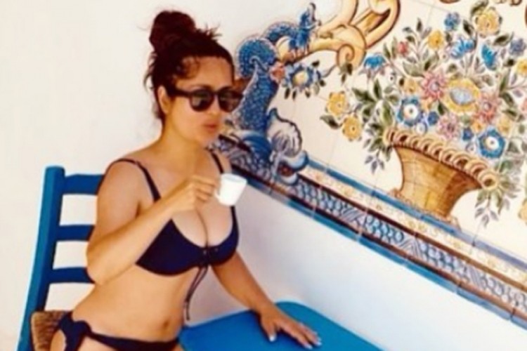 Salma Hajek fotografijom u bikiniju zapalila maštu fanovima