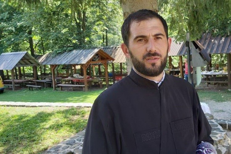 Paroh Cvjetković za "Nezavisne": Slavimo Božić u punom sjaju duhovne radosti