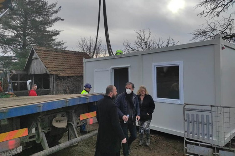 Dostavljeni kontejneri za porodice u Luščanima