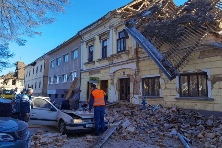 Na području pogođenom zemljotresom montirano 220 kontejnera