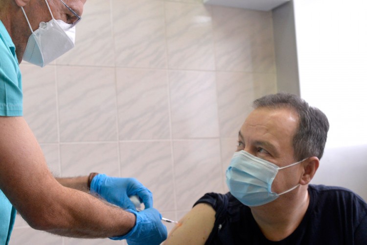 Dačić i Vulin primili rusku vakcinu Sputnjik V