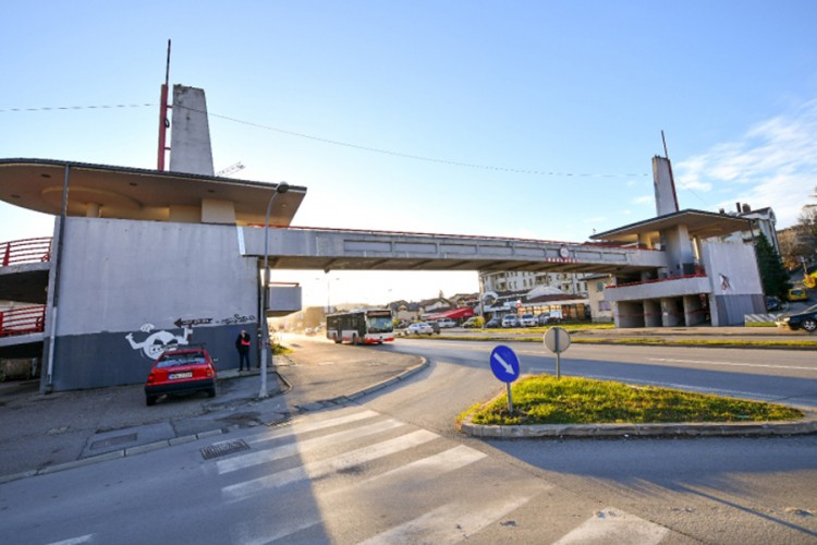 Pasarela preko zapadnog tranzita u upotrebi, uskoro sanacija oštećenja