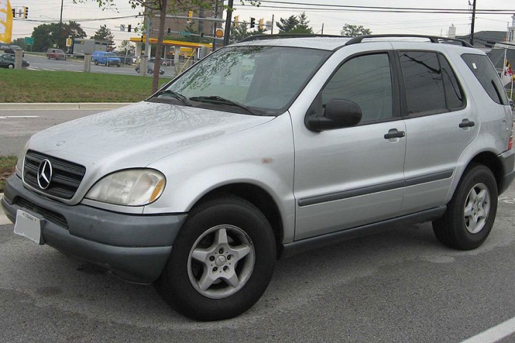 Mercedesov prvi SUV debitovao prije 25 godina
