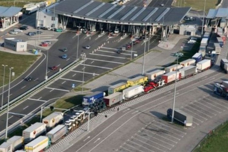 U Sloveniji počeo štrajk policajaca, duže čekanje na granici