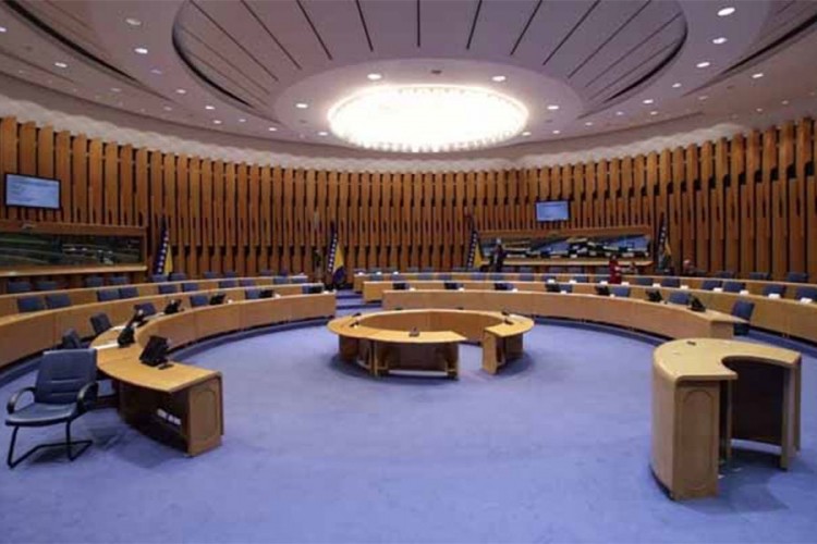 Komisija opet dala negativno mišljenje na ustavne amandmane