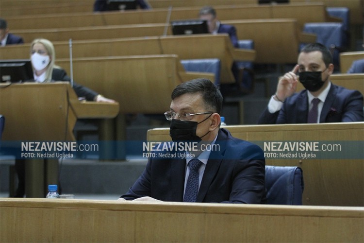 Tegeltija: Prve količine vakcina doći će do kraja januara