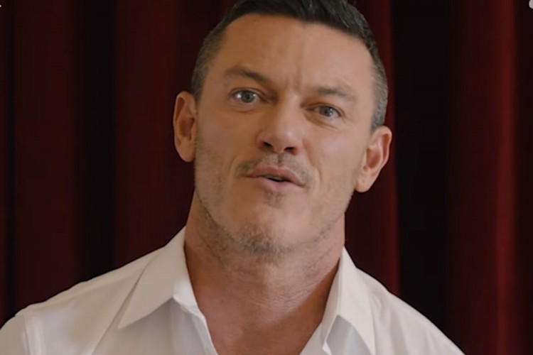 Luk Evans potvrdio raskid sa dečkom: "Želim da postanem otac"