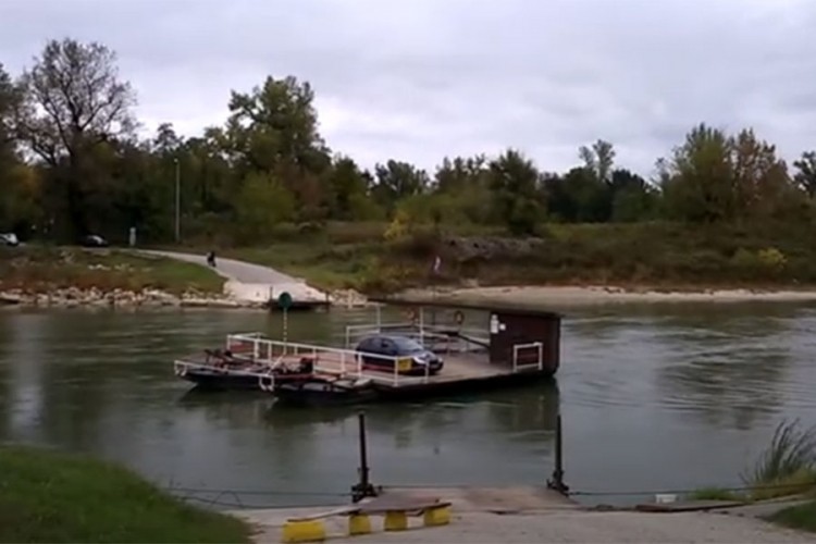Prevrnula se skela kod Trstenika, jedna osoba nestala
