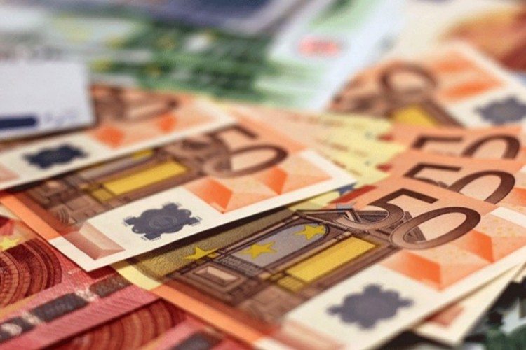 Kazna za nenošenje maske na aerodromu 32.000 evra