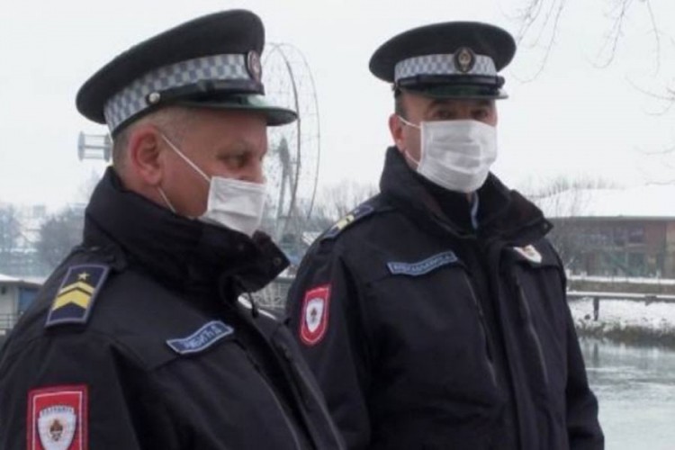 Prijedorski policajci spriječili ženu da skoči s mosta