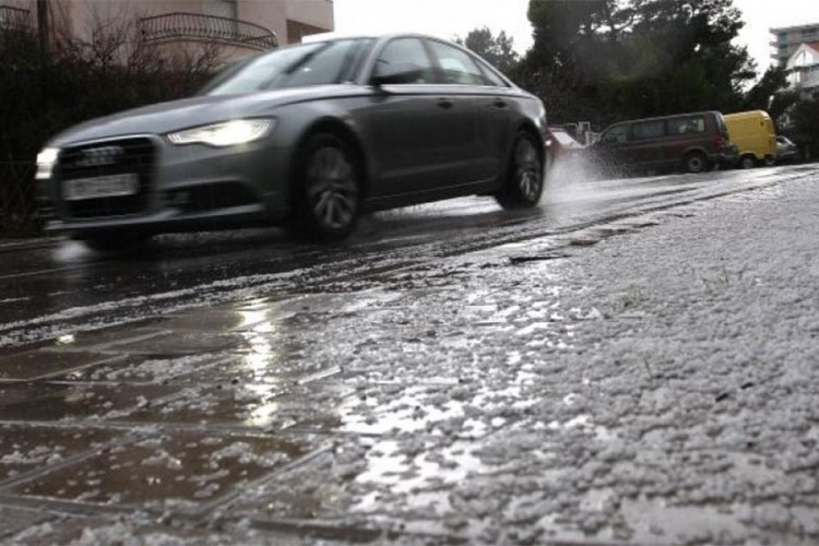 Oprez, poledica na kolovozima u višim i nižim krajevima