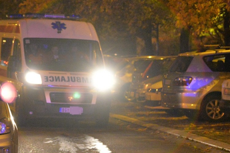 Automobil udario u pješake, šestoro povrijeđenih
