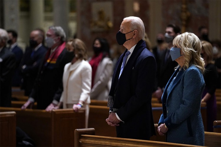 Bajden prisustvuje misi u Vašingtonu
