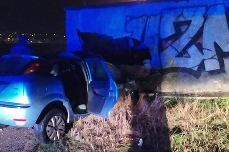 Poginuo mladić, vatrogasci izvlačili tijelo iz automobila