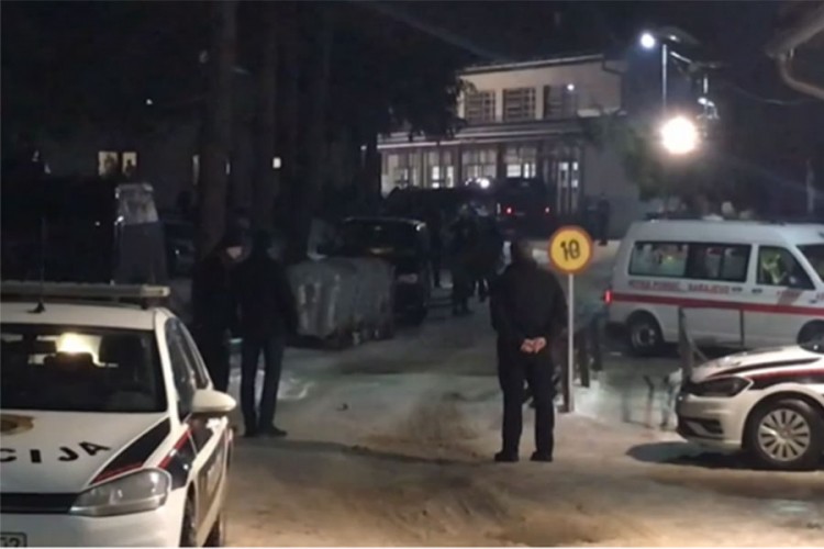 Migranti su se sukobili sa radnicima IOM-a u kampu Blažuj