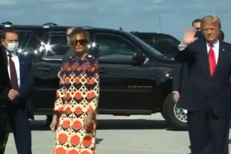 Čim su izašli iz aviona Melanija se udaljila od Trampa