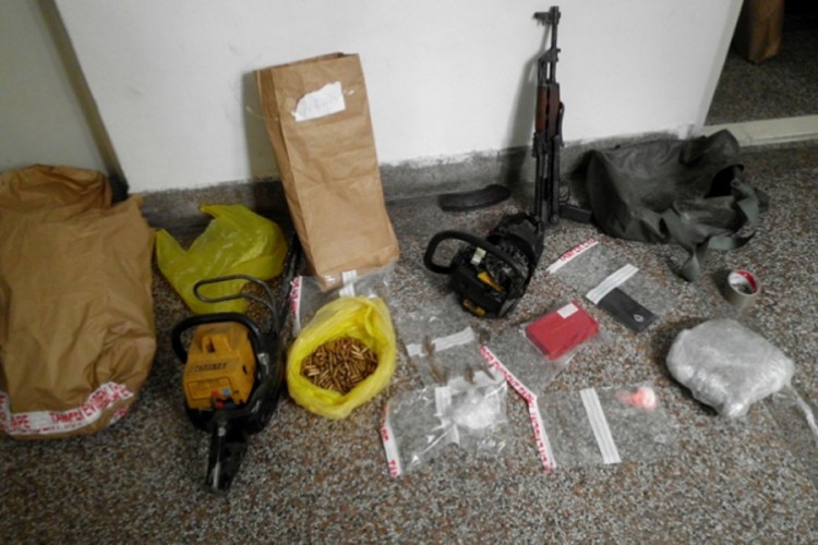 Od Prijedorčanina oduzeti droga i arsenal oružja