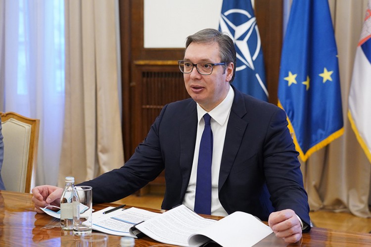 Vučić: Neće mi biti teško da molim za svaku vakcinu