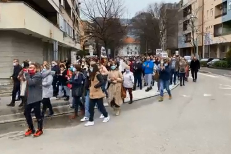 Zdravstveni radnici na protestu traže ostavku Vlade HNK