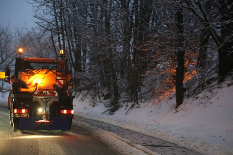 Čistili snijeg pa pronašli dva mrtva tijela na Papuku