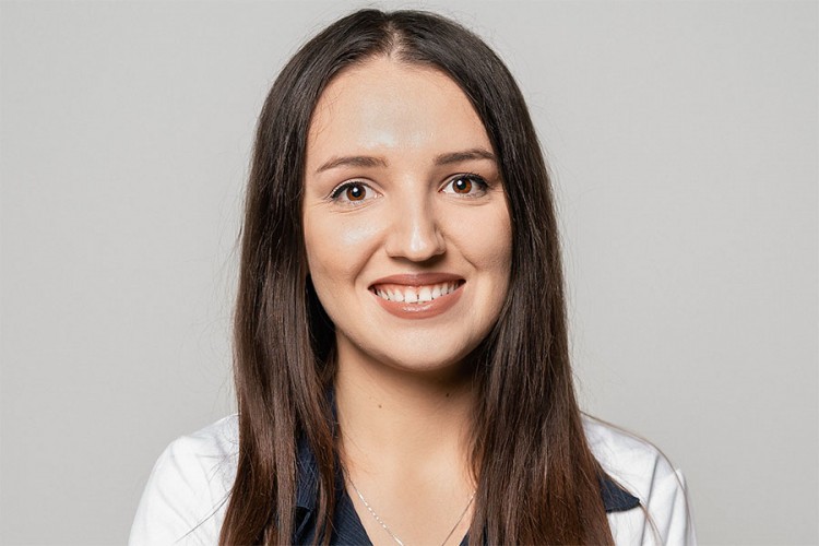 Pjesnikinja Amina Hrnčić za "Nezavisne": Čovjek postaje ono što čita